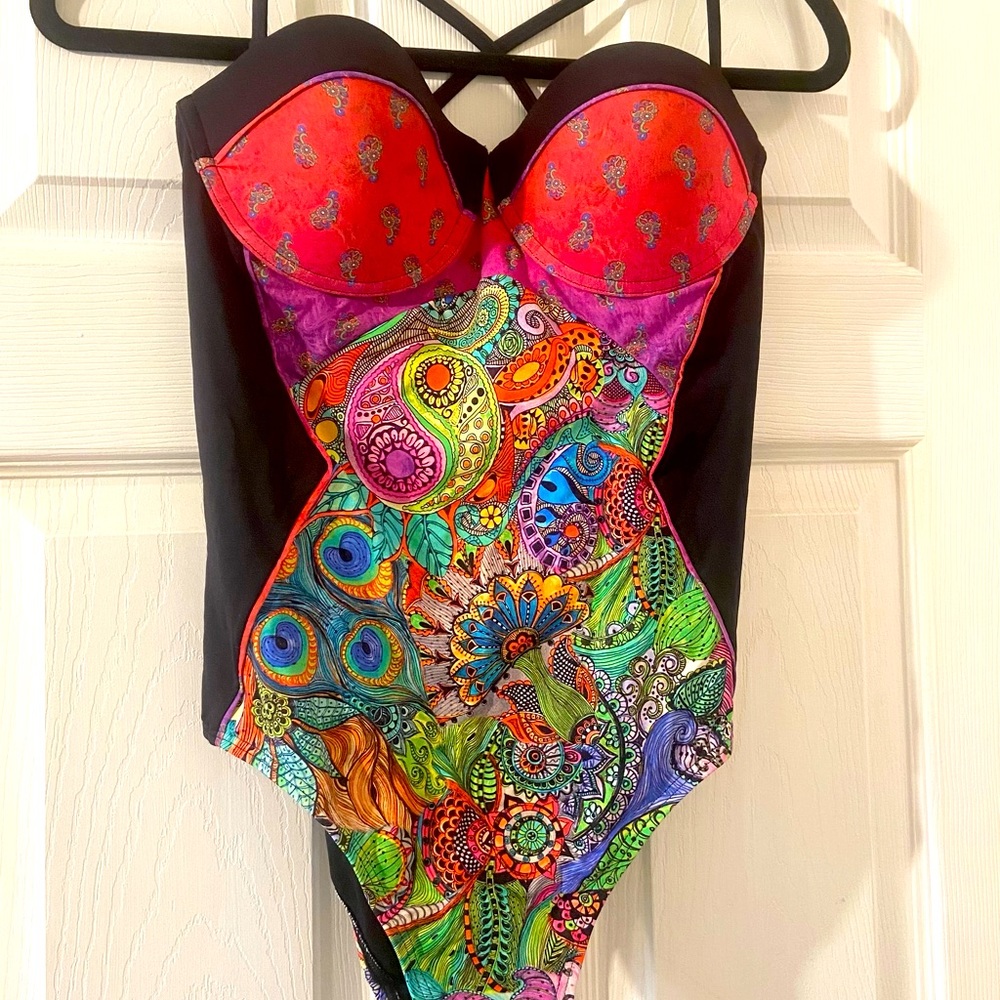 Women’s gorgeous Blumoss Sexy One-Piece Swimsuit.